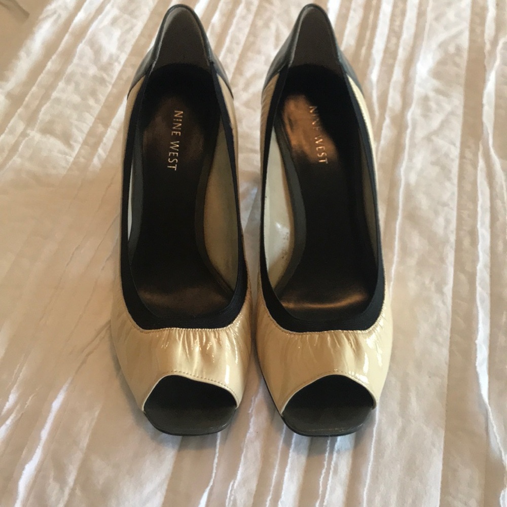 Vintage Nine West peep toe pumps